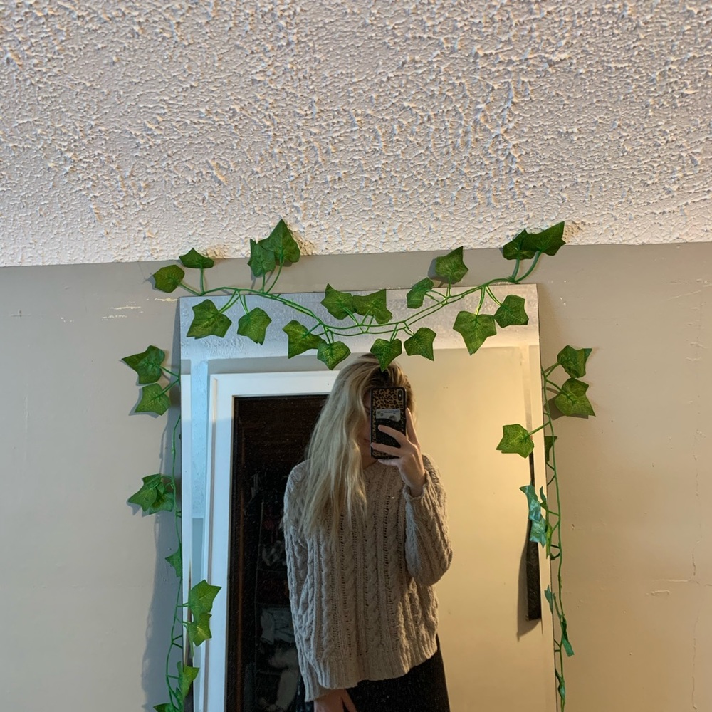 AMERICAN EAGLE SWEATER